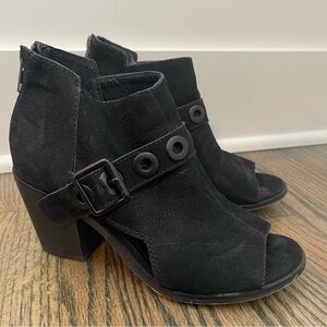 Kelsi Dagger black suede open toe heeled boots size 6